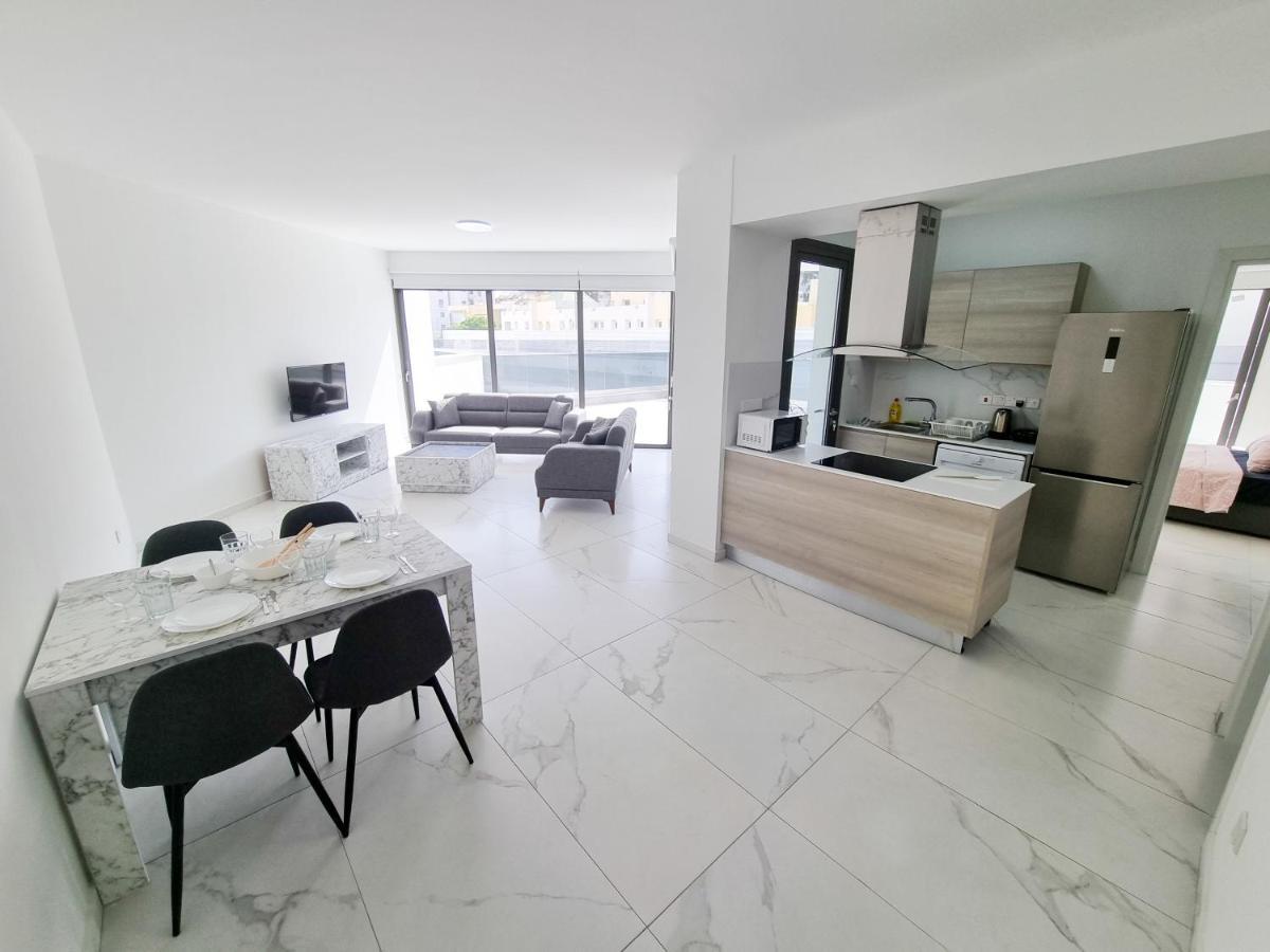 Shades Of Blue Apartment Larnaca Exterior photo